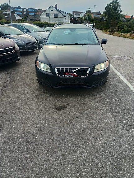 Volvo V70 2 of 30