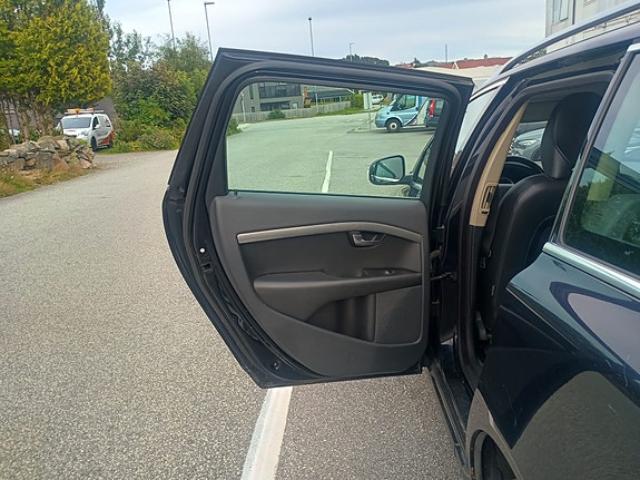 Volvo V70 9 of 30