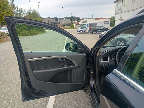 Volvo V70 7 of 30