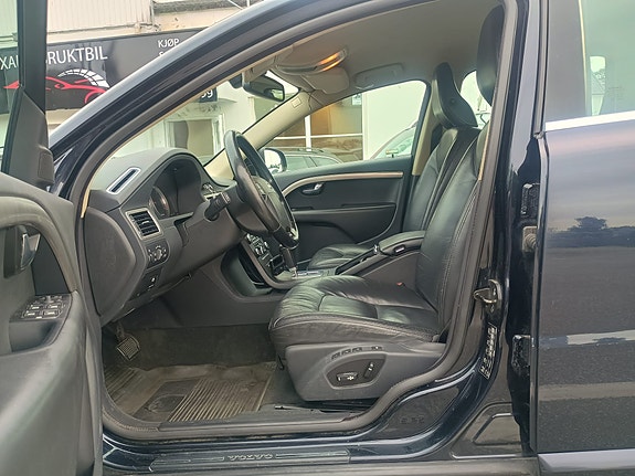Volvo V70 6 of 30
