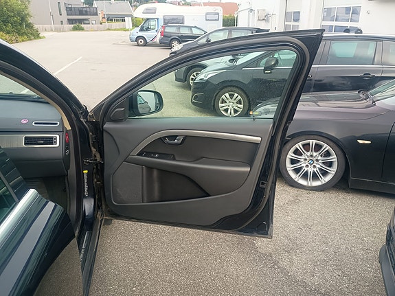 Volvo V70 22 of 30