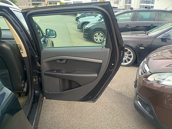 Volvo V70 20 of 30