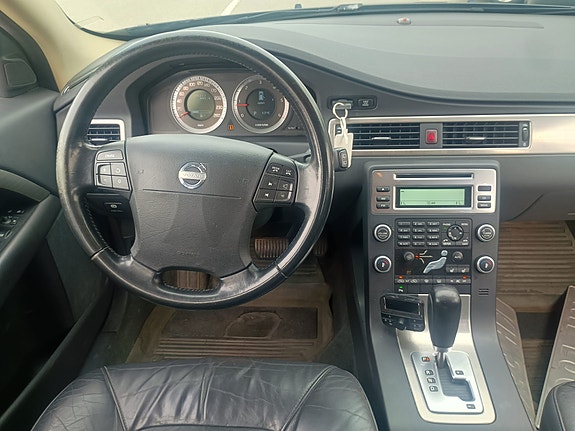 Volvo V70 24 of 30