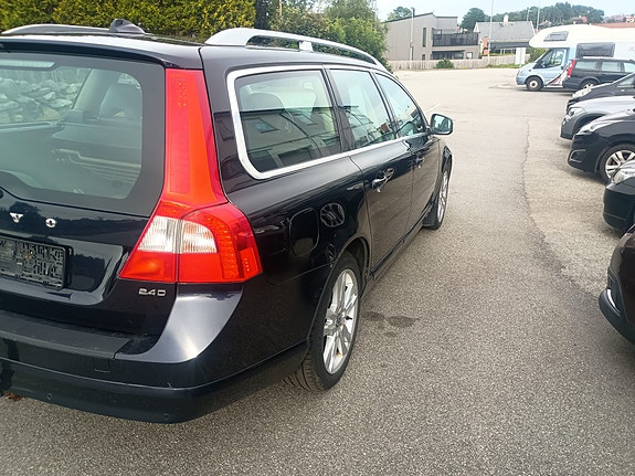Volvo V70 17 of 30