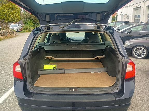 Volvo V70 11 of 30