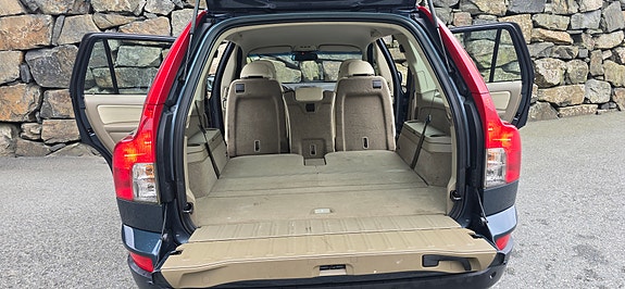 Volvo XC90 28 of 29