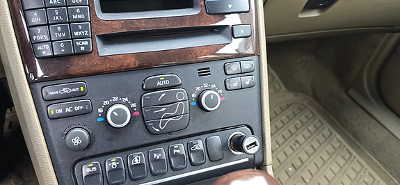 Volvo XC90 16 of 29
