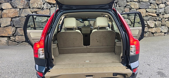 Volvo XC90 26 of 29