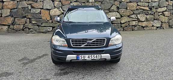Volvo XC90 2 of 5