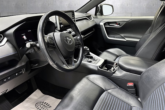 Toyota RAV4 8 of 24