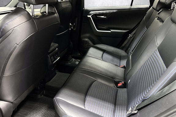 Toyota RAV4 12 of 24