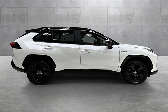 Toyota RAV4 5 of 24