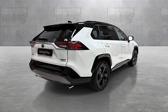 Toyota RAV4 4 of 24