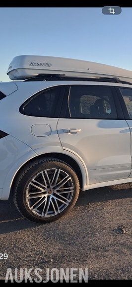 Porsche Cayenne 9 of 13