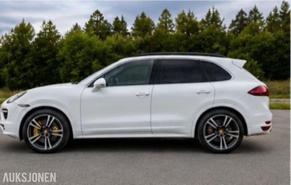 Porsche Cayenne 4 of 13