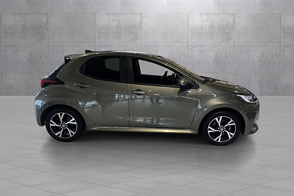 Toyota Yaris 6 of 18