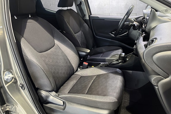 Toyota Yaris 15 of 18