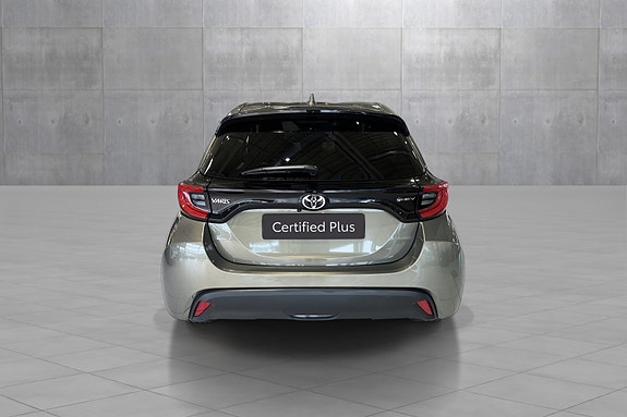 Toyota Yaris 4 of 18