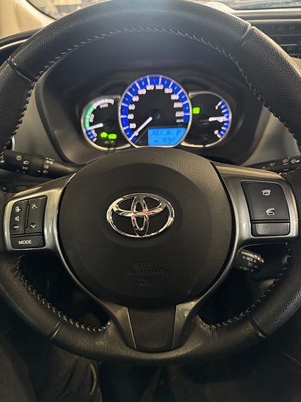 Toyota Yaris 11 of 22
