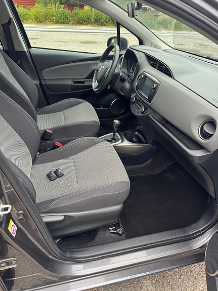 Toyota Yaris 16 of 22