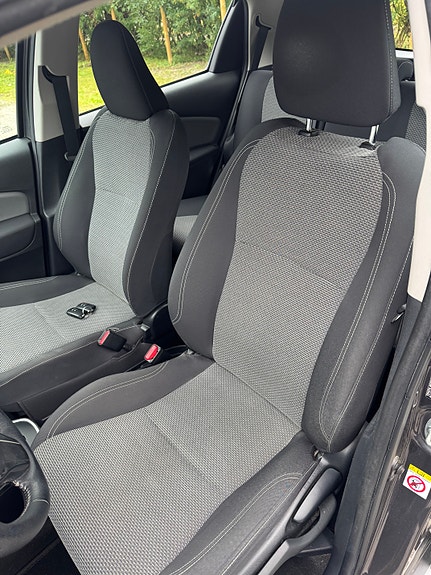 Toyota Yaris 10 of 22