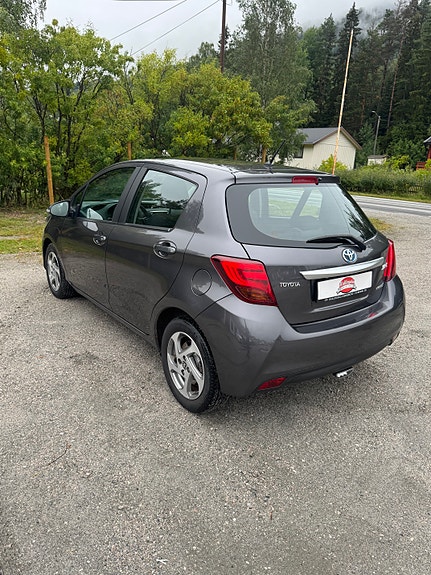 Toyota Yaris 6 of 22