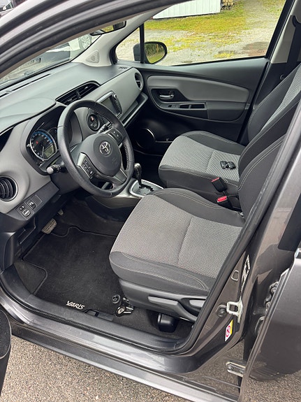 Toyota Yaris 9 of 22