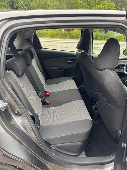 Toyota Yaris 18 of 22
