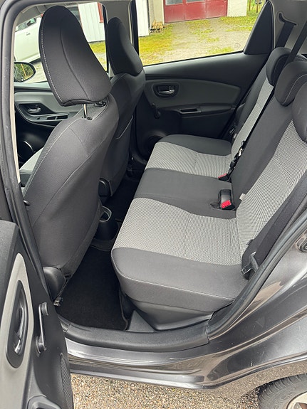 Toyota Yaris 17 of 22