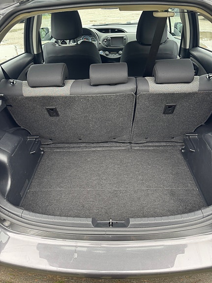 Toyota Yaris 19 of 22