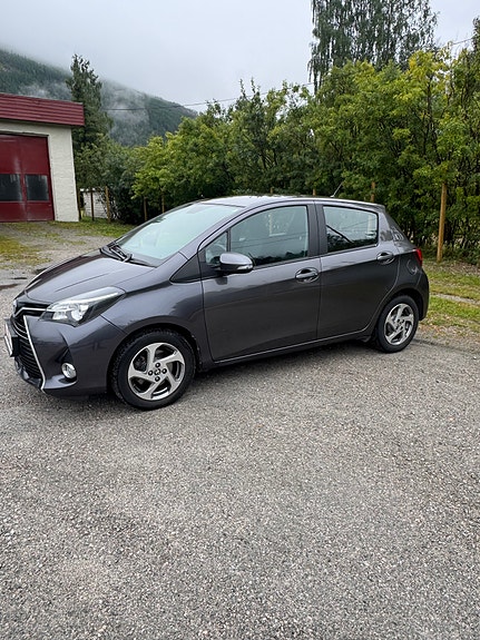 Toyota Yaris 4 of 22