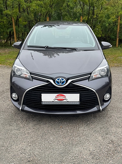 Toyota Yaris 2 of 22