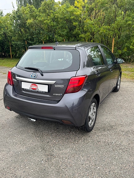 Toyota Yaris 8 of 22