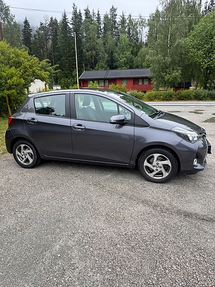 Toyota Yaris 5 of 22