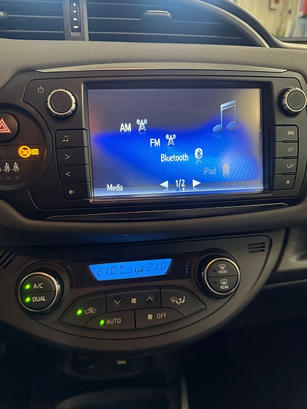 Toyota Yaris 13 of 22