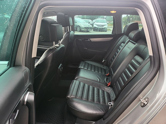 Volkswagen Passat 21 of 30
