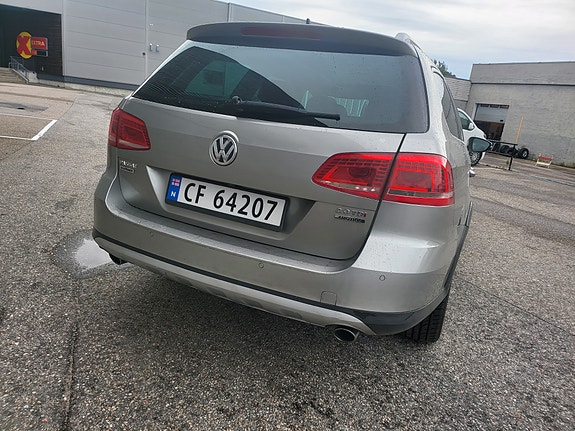Volkswagen Passat 7 of 30