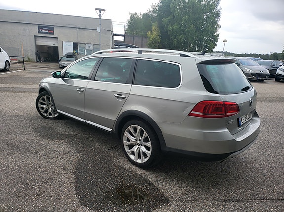 Volkswagen Passat 10 of 30