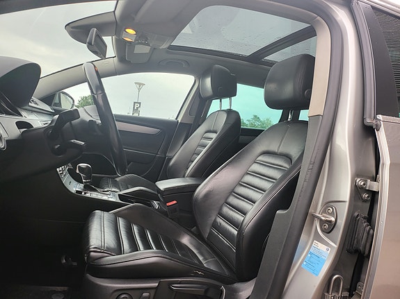 Volkswagen Passat 19 of 30