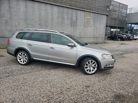 Volkswagen Passat 4 of 30