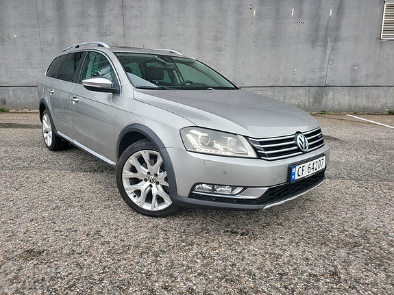 Volkswagen Passat 2 of 30