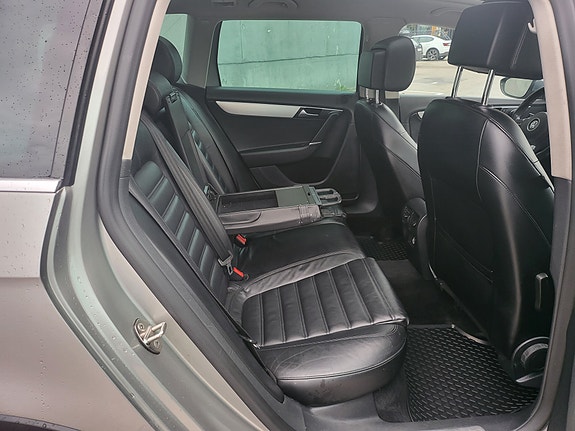 Volkswagen Passat 26 of 30
