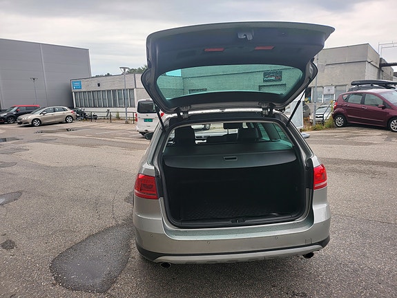 Volkswagen Passat 22 of 30