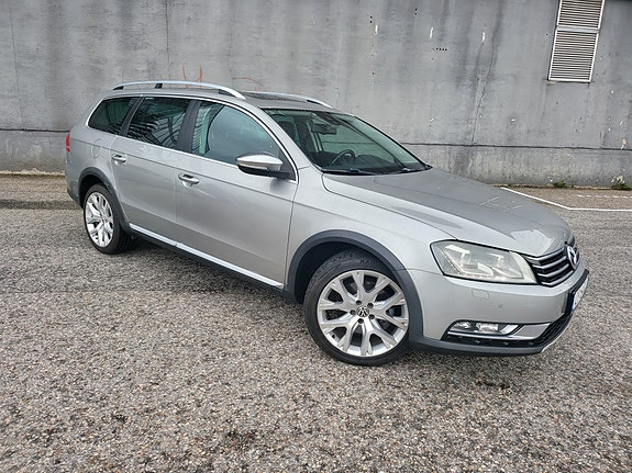 Volkswagen Passat 3 of 30