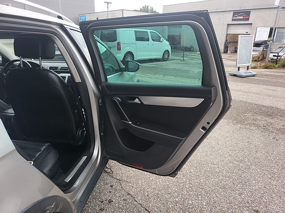 Volkswagen Passat 25 of 30