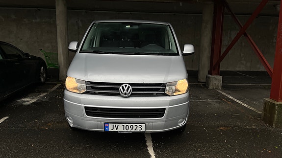 Volkswagen Caravelle 2 of 5