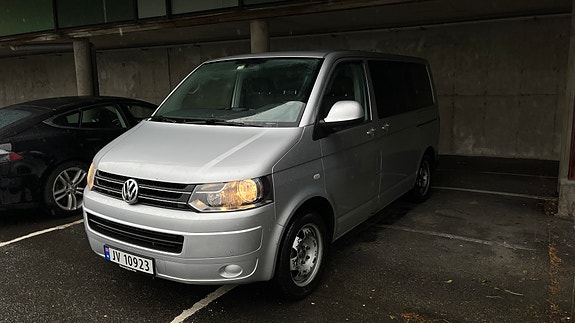 Volkswagen Caravelle 3 of 5