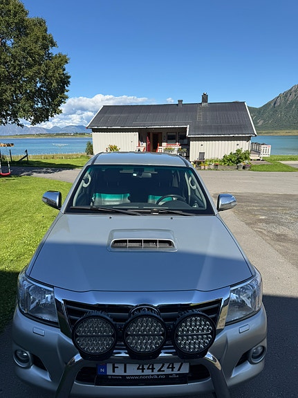 Toyota HiLux 4 of 16