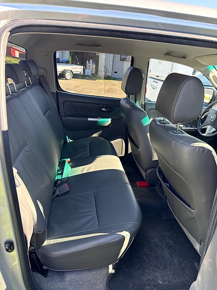 Toyota HiLux 10 of 16