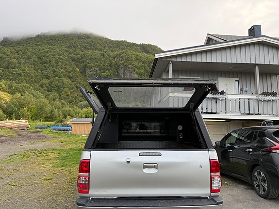 Toyota HiLux 12 of 16